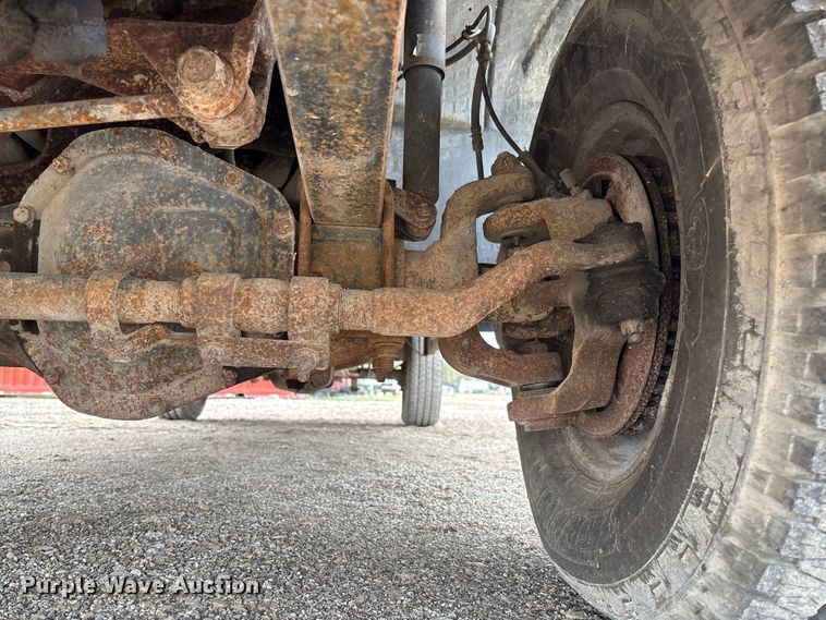 image for item FB3435 2002 Ford F250 Super Duty Crew Cab pickup truck