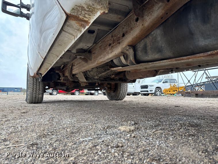 image for item FB3435 2002 Ford F250 Super Duty Crew Cab pickup truck