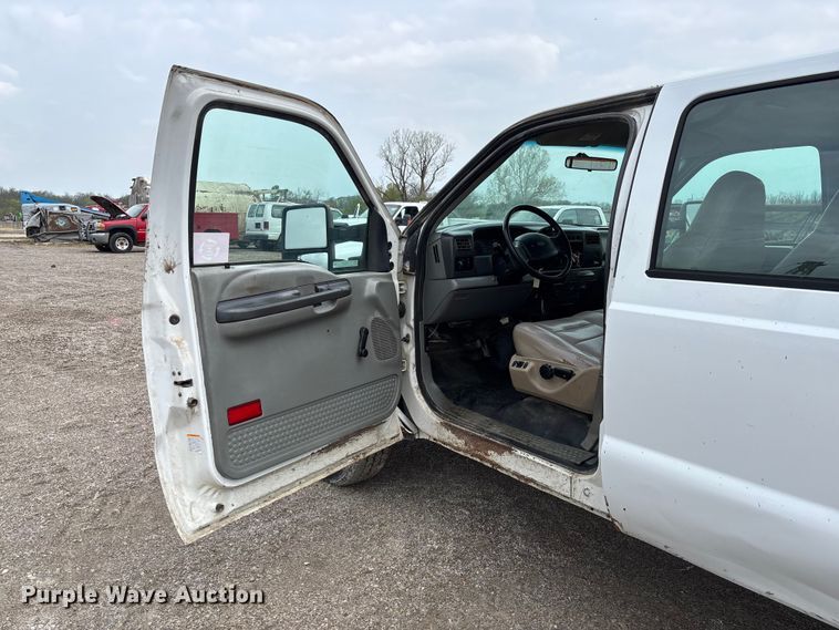 image for item FB3435 2002 Ford F250 Super Duty Crew Cab pickup truck