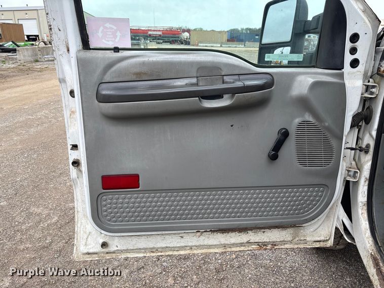 image for item FB3435 2002 Ford F250 Super Duty Crew Cab pickup truck