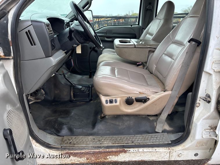 image for item FB3435 2002 Ford F250 Super Duty Crew Cab pickup truck