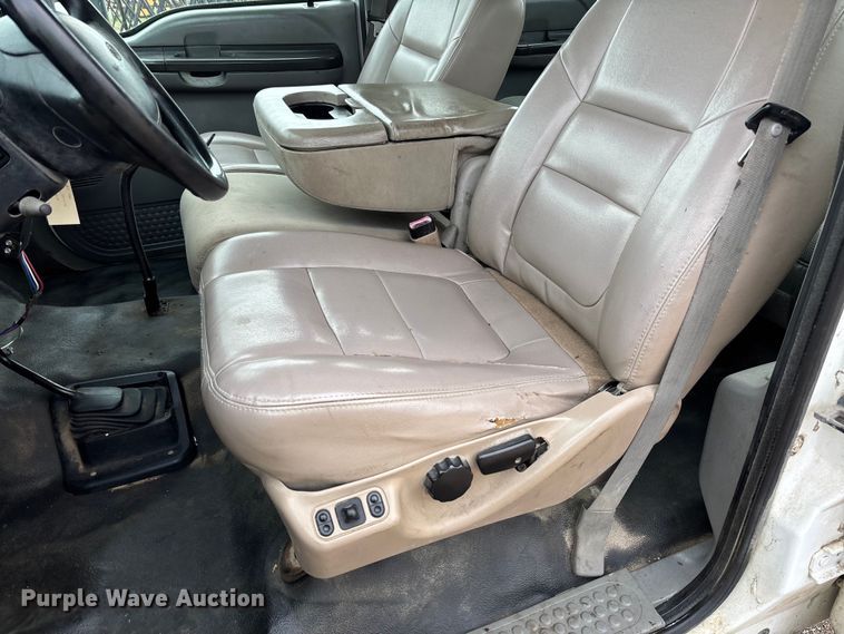 image for item FB3435 2002 Ford F250 Super Duty Crew Cab pickup truck