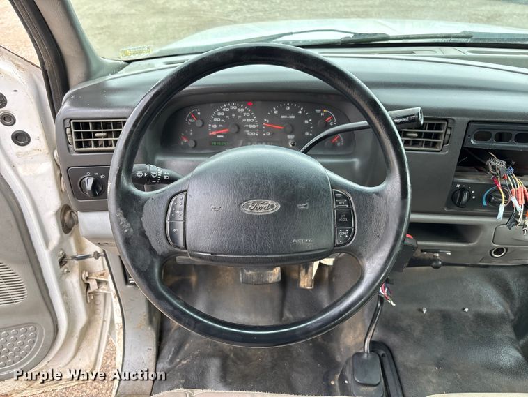 image for item FB3435 2002 Ford F250 Super Duty Crew Cab pickup truck