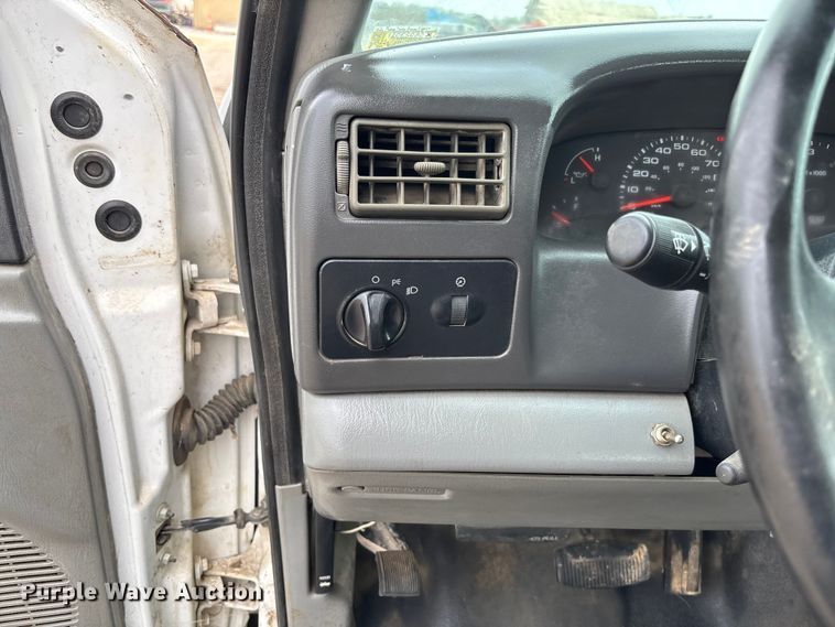 image for item FB3435 2002 Ford F250 Super Duty Crew Cab pickup truck