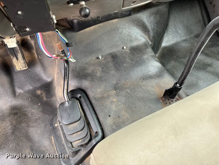 image for item FB3435 2002 Ford F250 Super Duty Crew Cab pickup truck