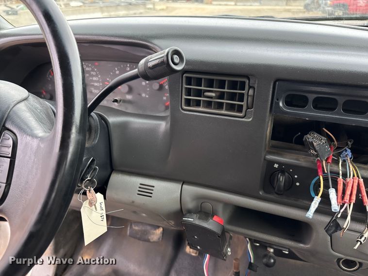 image for item FB3435 2002 Ford F250 Super Duty Crew Cab pickup truck