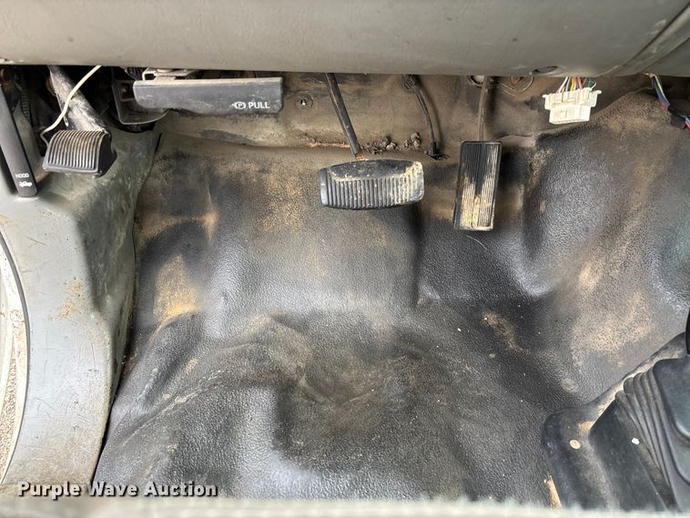 image for item FB3435 2002 Ford F250 Super Duty Crew Cab pickup truck
