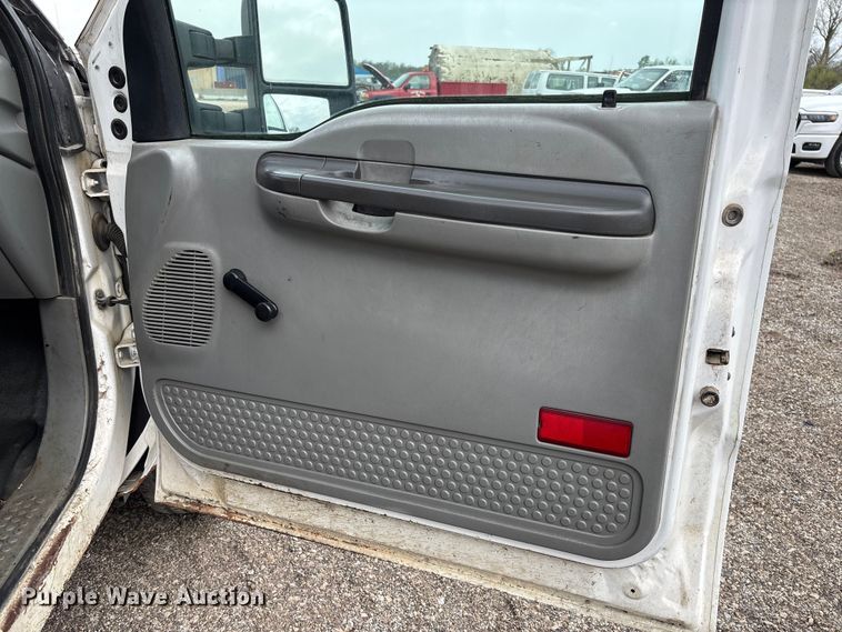 image for item FB3435 2002 Ford F250 Super Duty Crew Cab pickup truck