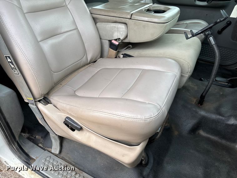 image for item FB3435 2002 Ford F250 Super Duty Crew Cab pickup truck