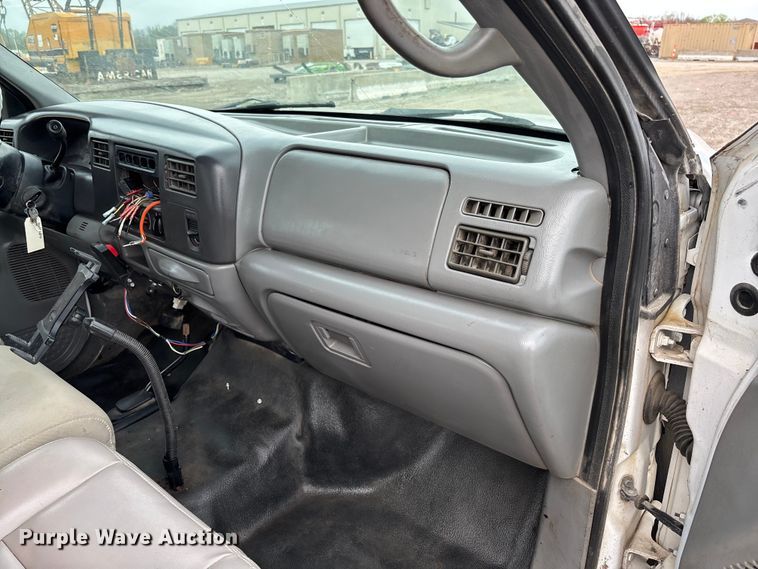 image for item FB3435 2002 Ford F250 Super Duty Crew Cab pickup truck