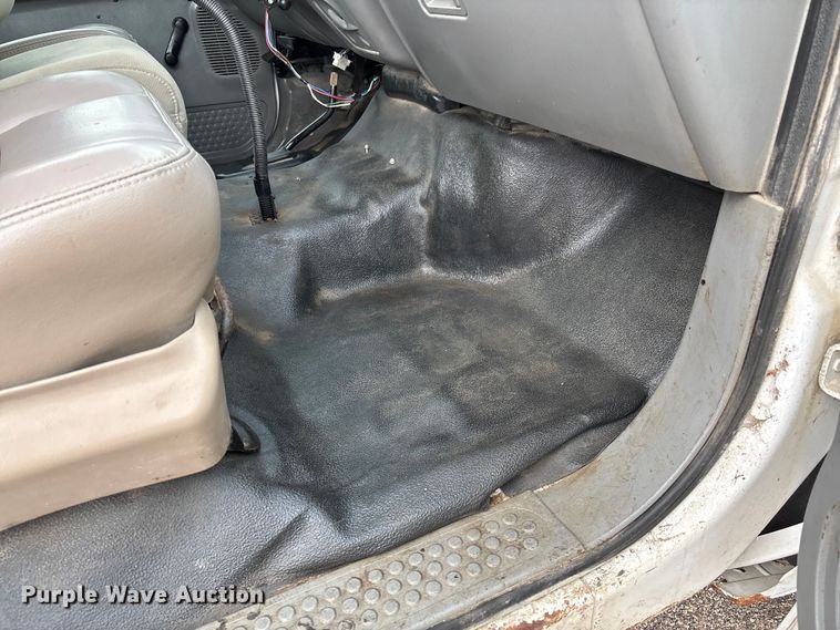 image for item FB3435 2002 Ford F250 Super Duty Crew Cab pickup truck