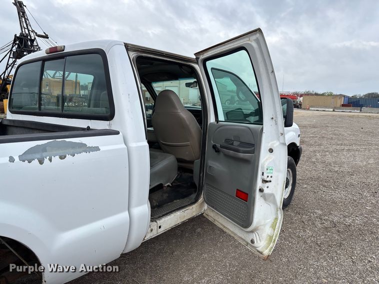 image for item FB3435 2002 Ford F250 Super Duty Crew Cab pickup truck