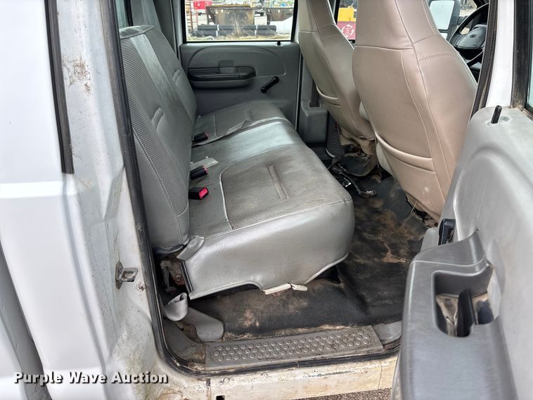 image for item FB3435 2002 Ford F250 Super Duty Crew Cab pickup truck