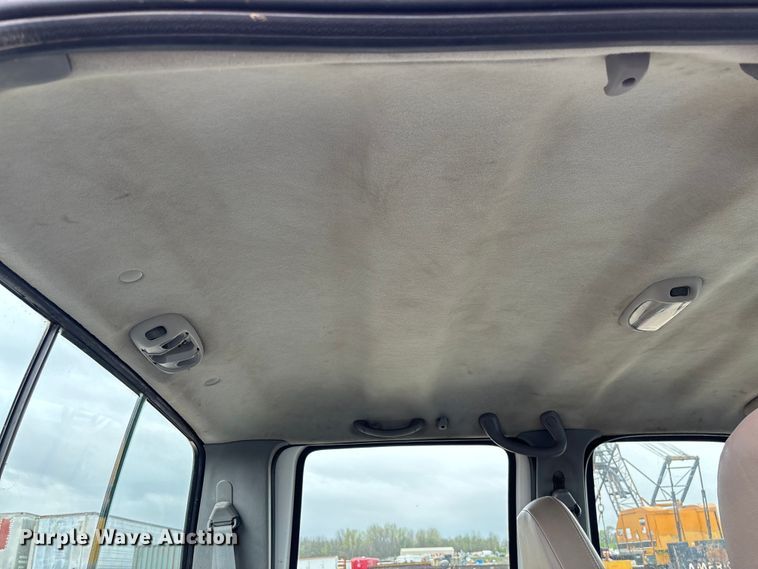 image for item FB3435 2002 Ford F250 Super Duty Crew Cab pickup truck