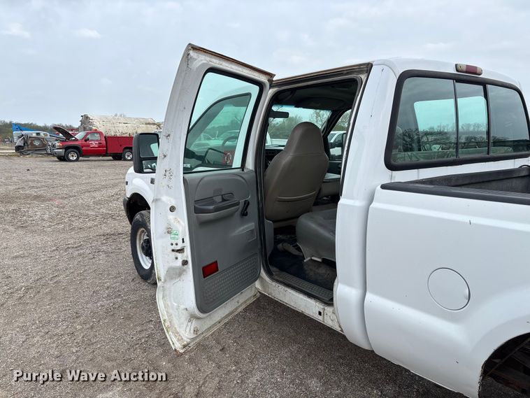 image for item FB3435 2002 Ford F250 Super Duty Crew Cab pickup truck