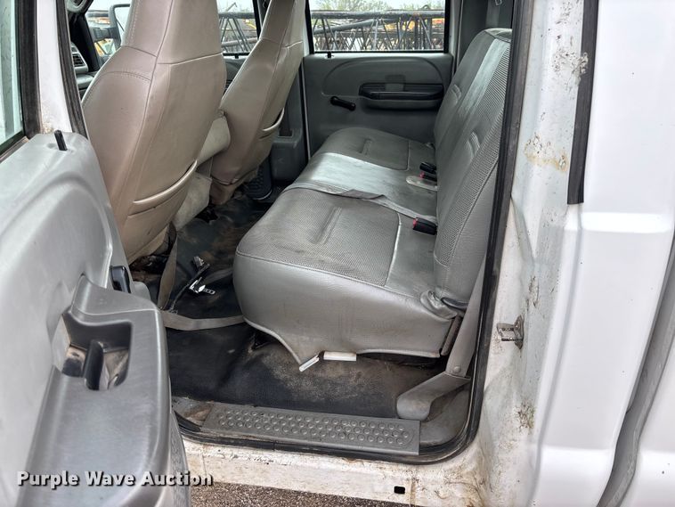 image for item FB3435 2002 Ford F250 Super Duty Crew Cab pickup truck
