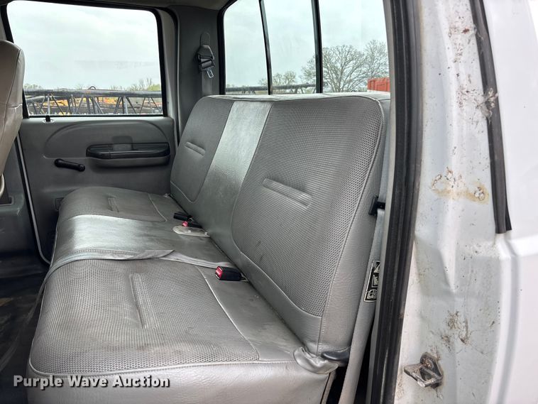 image for item FB3435 2002 Ford F250 Super Duty Crew Cab pickup truck