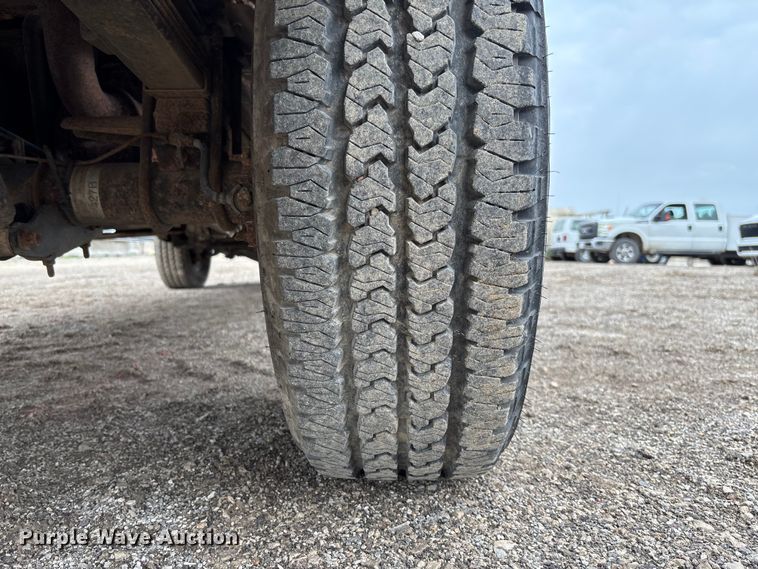 image for item FB3435 2002 Ford F250 Super Duty Crew Cab pickup truck