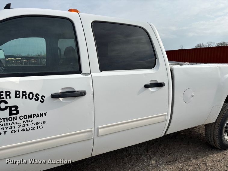 image for item FB3436 2008 GMC Sierra 3500HD Crew Cab pickup truck