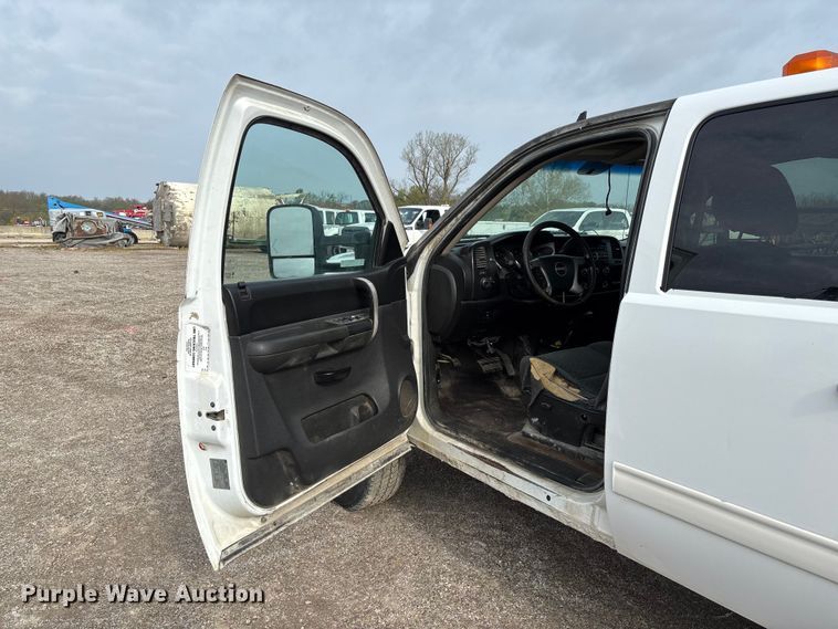 image for item FB3436 2008 GMC Sierra 3500HD Crew Cab pickup truck