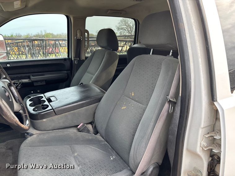 image for item FB3436 2008 GMC Sierra 3500HD Crew Cab pickup truck