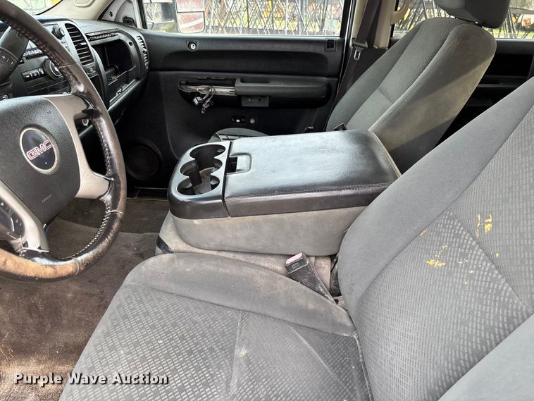 image for item FB3436 2008 GMC Sierra 3500HD Crew Cab pickup truck
