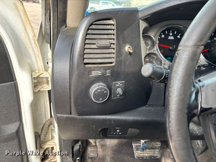 image for item FB3436 2008 GMC Sierra 3500HD Crew Cab pickup truck