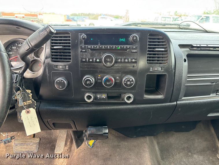 image for item FB3436 2008 GMC Sierra 3500HD Crew Cab pickup truck