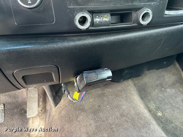 image for item FB3436 2008 GMC Sierra 3500HD Crew Cab pickup truck
