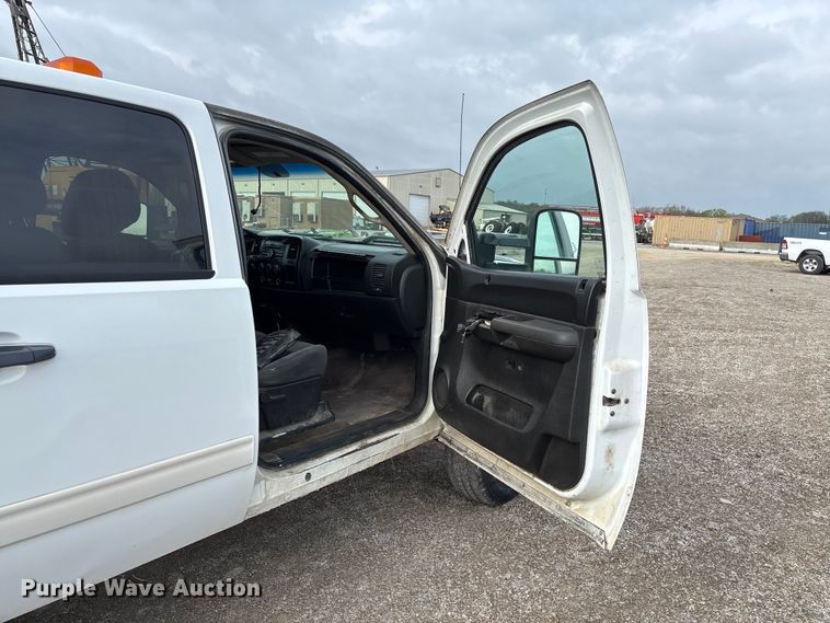 image for item FB3436 2008 GMC Sierra 3500HD Crew Cab pickup truck