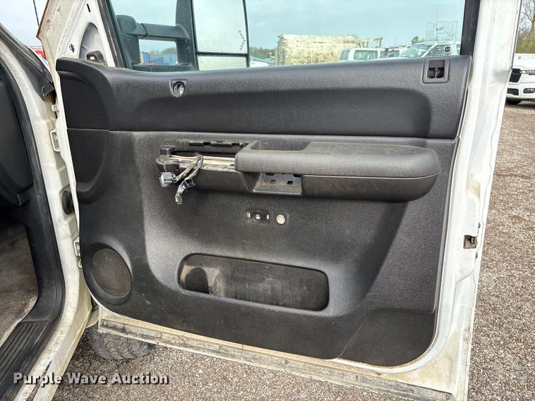 image for item FB3436 2008 GMC Sierra 3500HD Crew Cab pickup truck