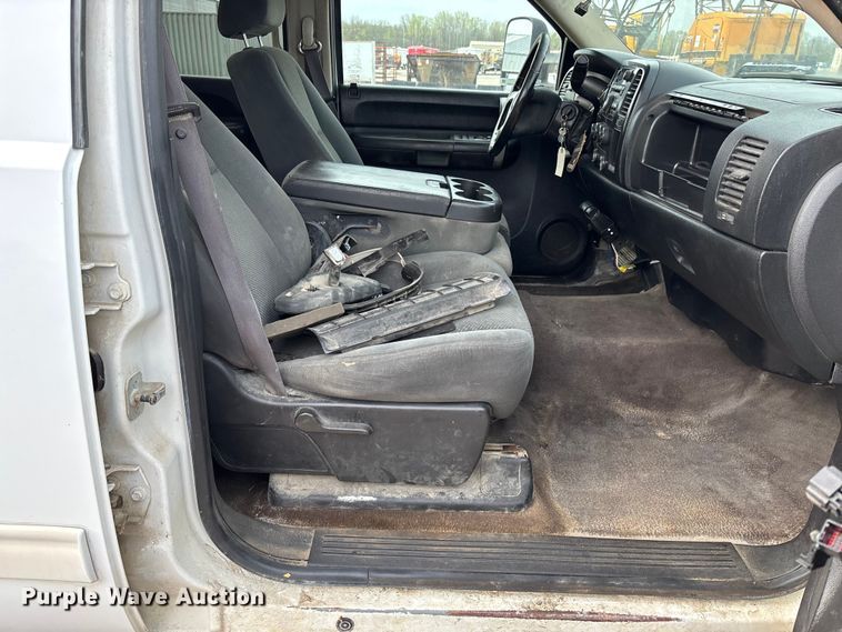 image for item FB3436 2008 GMC Sierra 3500HD Crew Cab pickup truck