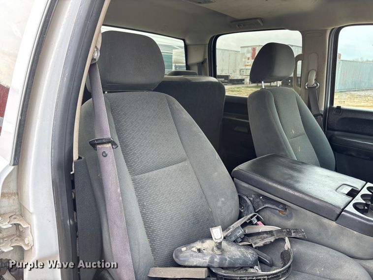 image for item FB3436 2008 GMC Sierra 3500HD Crew Cab pickup truck