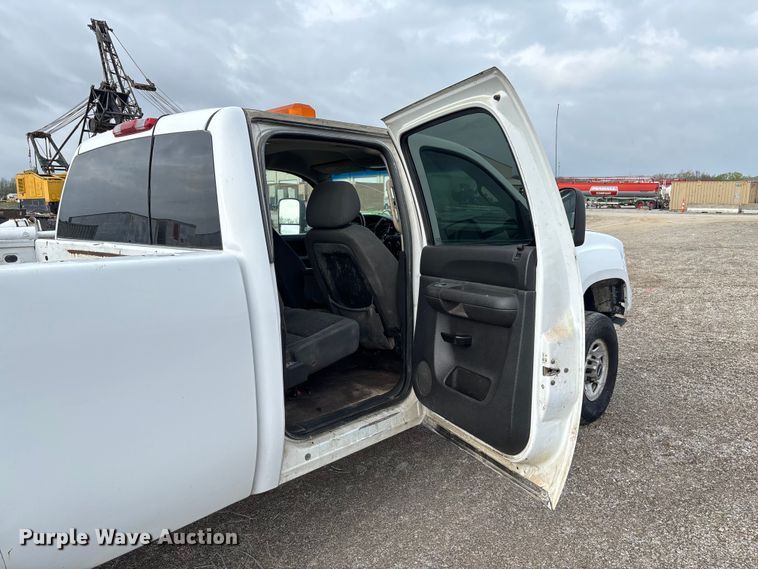 image for item FB3436 2008 GMC Sierra 3500HD Crew Cab pickup truck