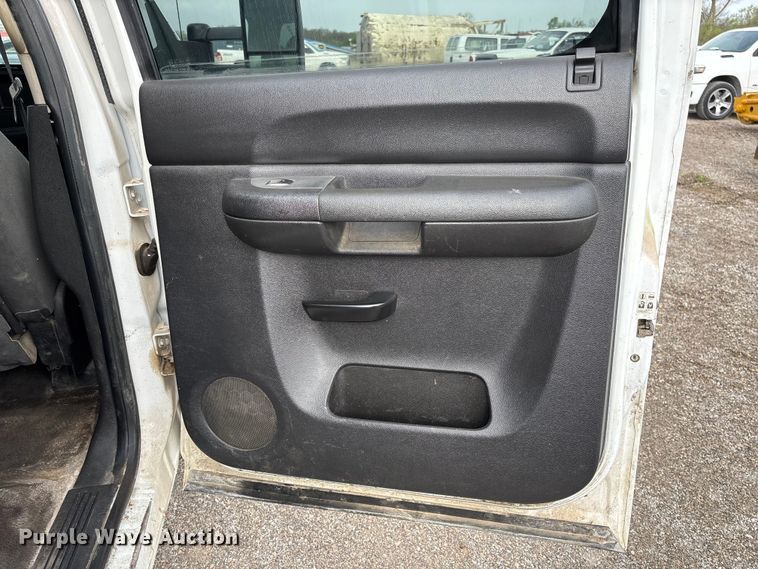 image for item FB3436 2008 GMC Sierra 3500HD Crew Cab pickup truck