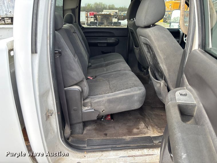 image for item FB3436 2008 GMC Sierra 3500HD Crew Cab pickup truck