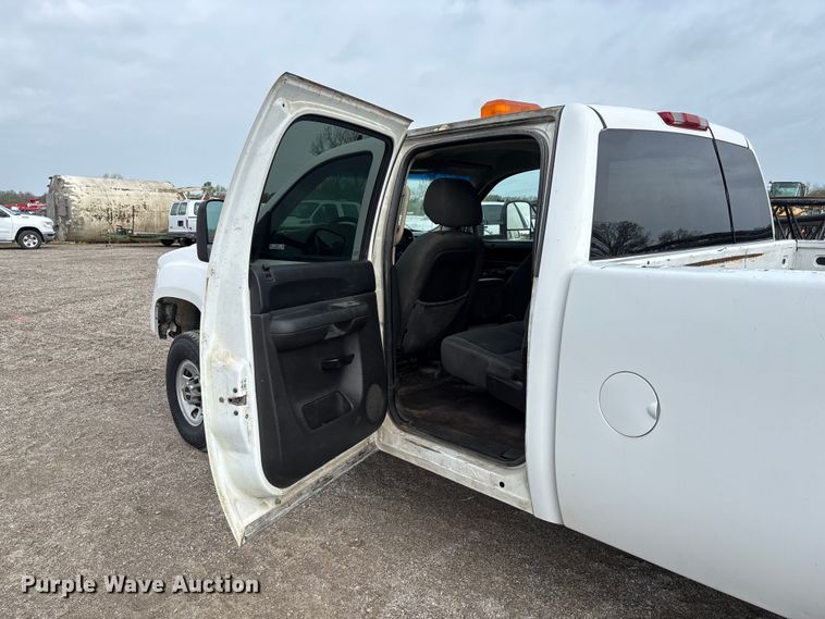 image for item FB3436 2008 GMC Sierra 3500HD Crew Cab pickup truck
