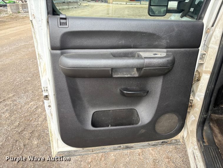 image for item FB3436 2008 GMC Sierra 3500HD Crew Cab pickup truck