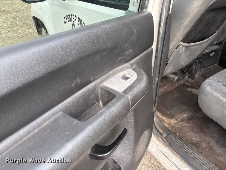 image for item FB3436 2008 GMC Sierra 3500HD Crew Cab pickup truck