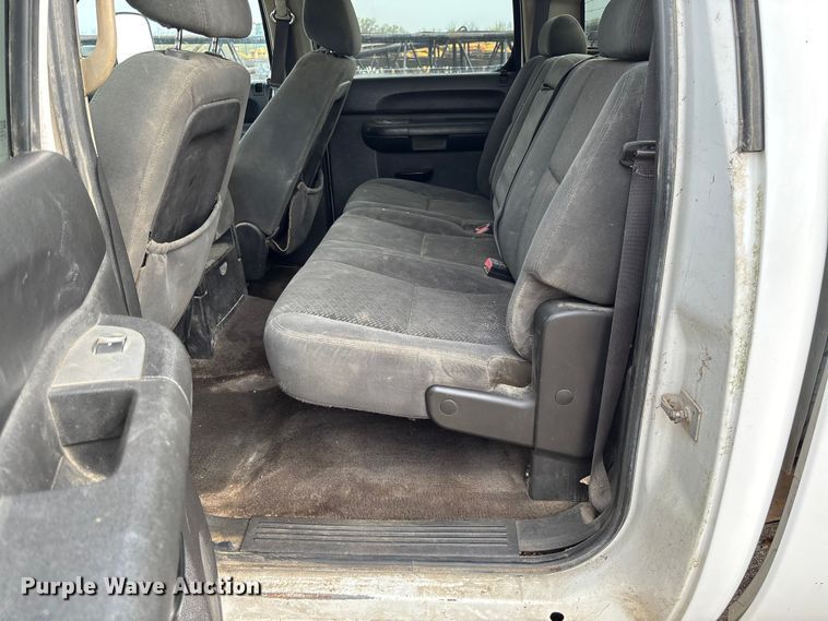 image for item FB3436 2008 GMC Sierra 3500HD Crew Cab pickup truck