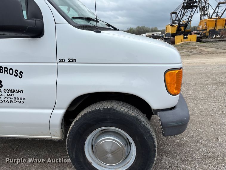 image for item FB3437 2006 Ford E350 van