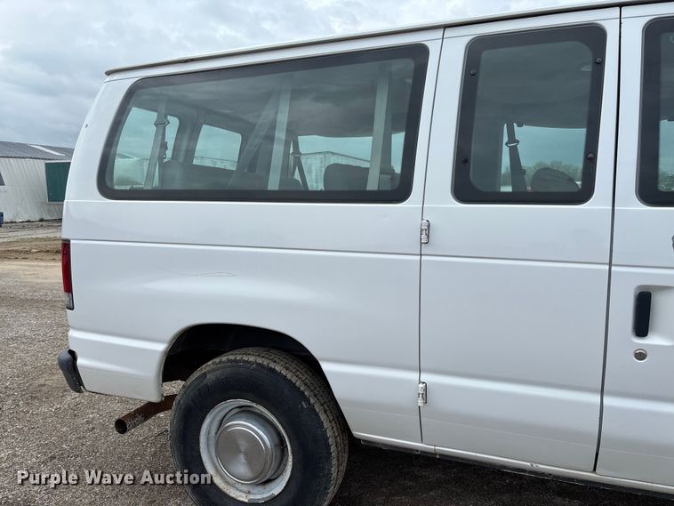 image for item FB3437 2006 Ford E350 van