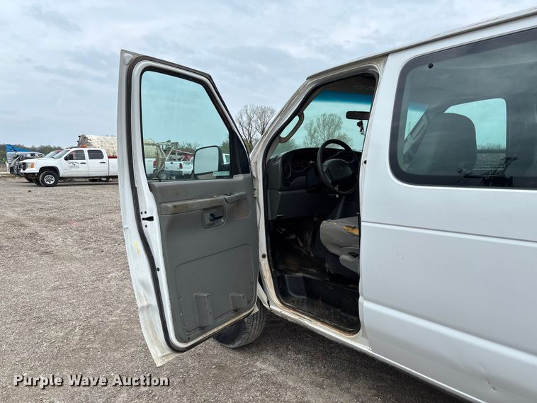 image for item FB3437 2006 Ford E350 van