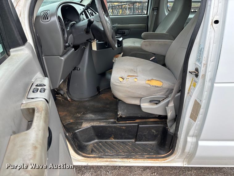 image for item FB3437 2006 Ford E350 van