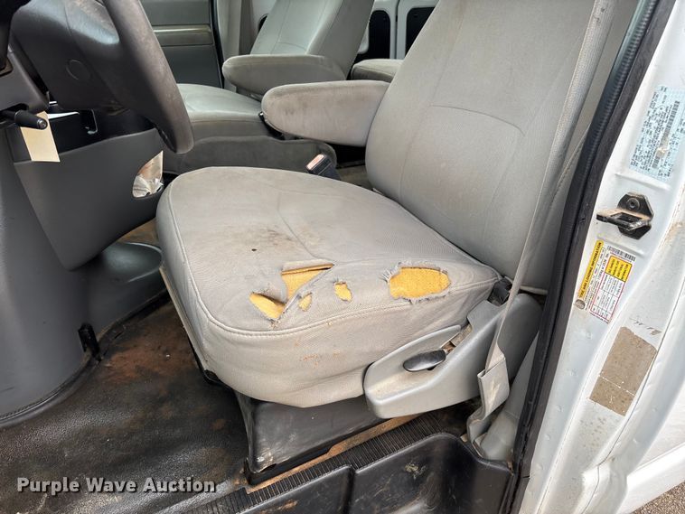 image for item FB3437 2006 Ford E350 van