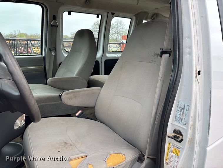 image for item FB3437 2006 Ford E350 van