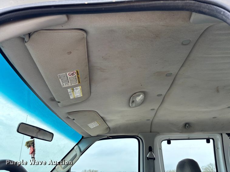 image for item FB3437 2006 Ford E350 van