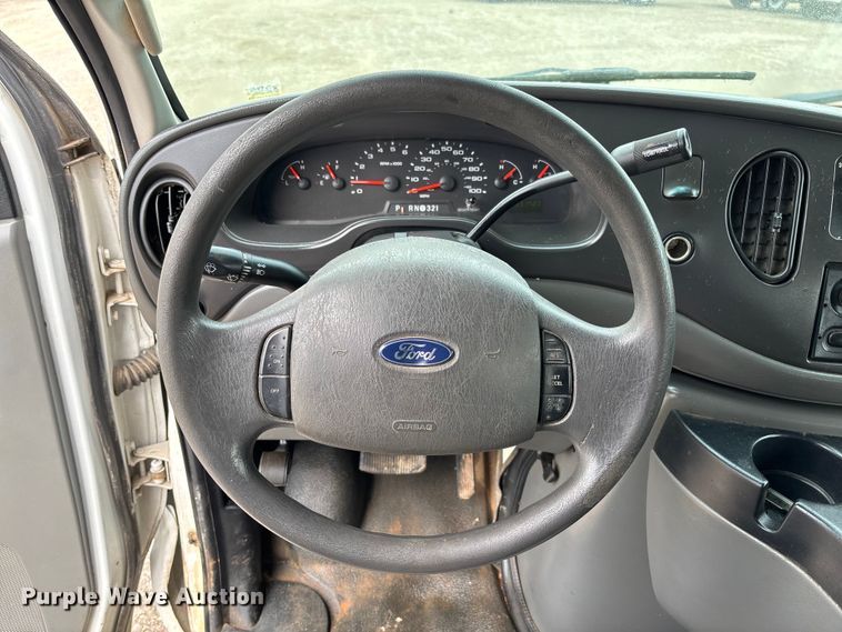 image for item FB3437 2006 Ford E350 van