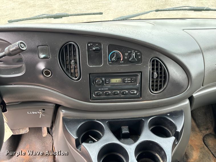 image for item FB3437 2006 Ford E350 van