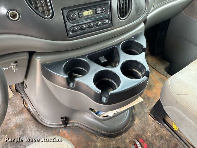image for item FB3437 2006 Ford E350 van